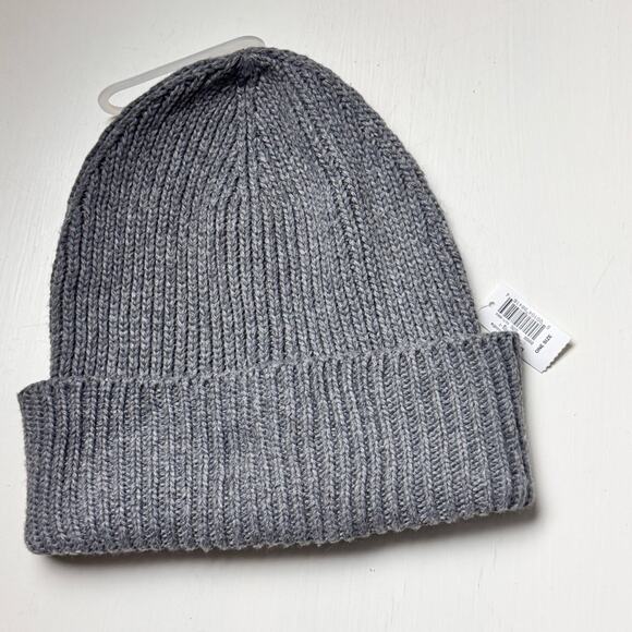 Old Navy Women’s Cold Weather Winter Gray Knit Beanie Sz OS NWT - Picture 1 of 6